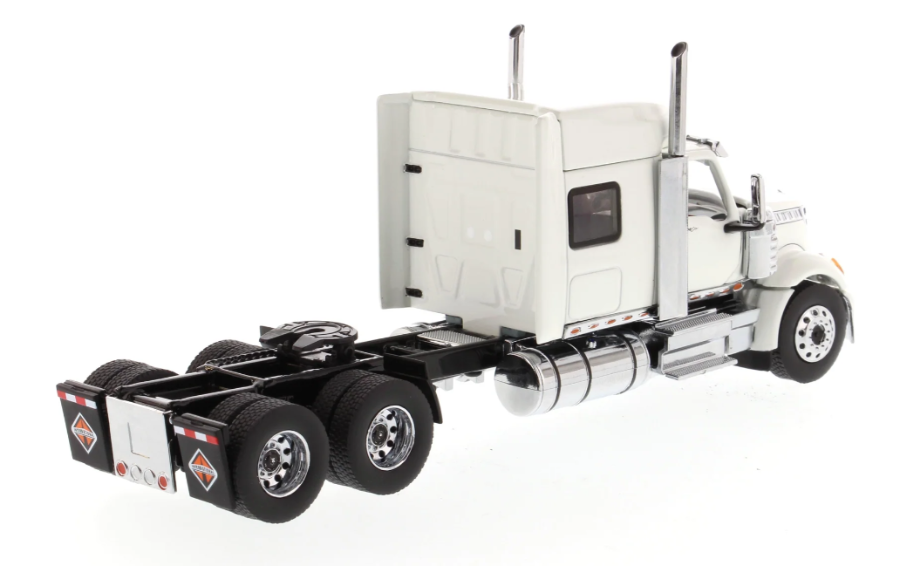 1:50 International Lone Star SFFA Tandem with 72" Sleeper - White - 71024